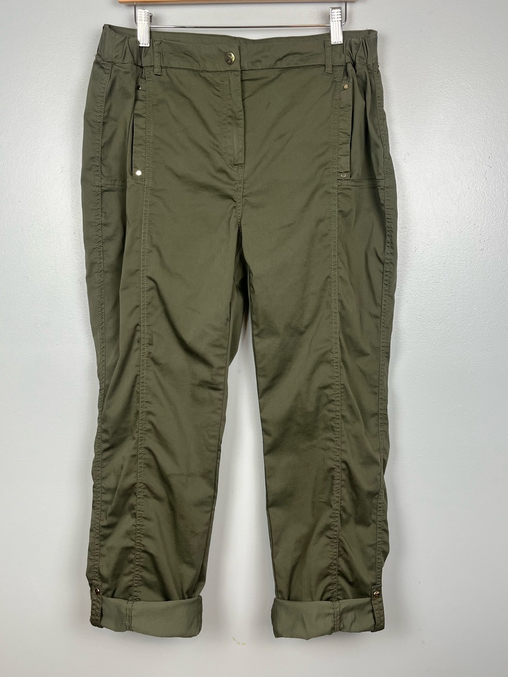 Chico’s olive cotton blend convertible roll tab ankle pants, size 14.